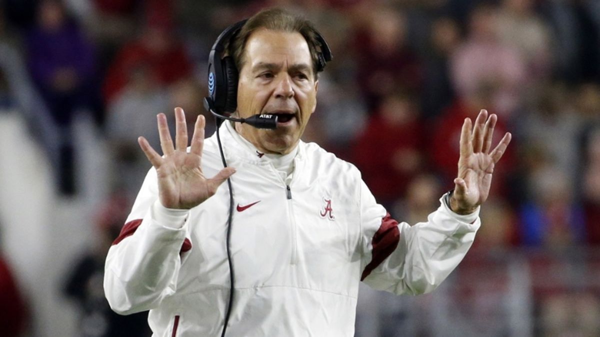 College Football Week 4 Betting Odds & Picks: LSU and Alabama Start Their SEC Journeys (Saturday, Sept. 26) article feature image