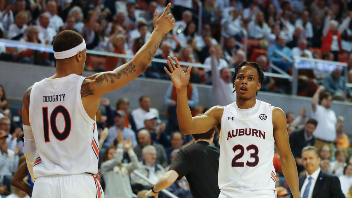 25 College Basketball Injuries Bettors Need to Know on Saturday article feature image