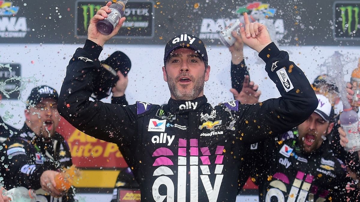 Jimmie Johnson Daytona 500 Odds: Futures, Matchups, Prop Bets & Driver Ranking article feature image