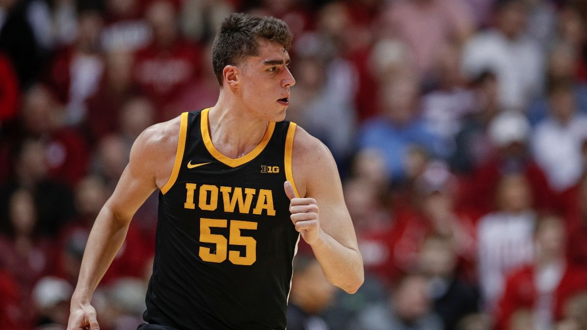 Iowa vs. Illinois Sharp Betting Pick (March 8): How Pros Are Hitting the Over/Under article feature image