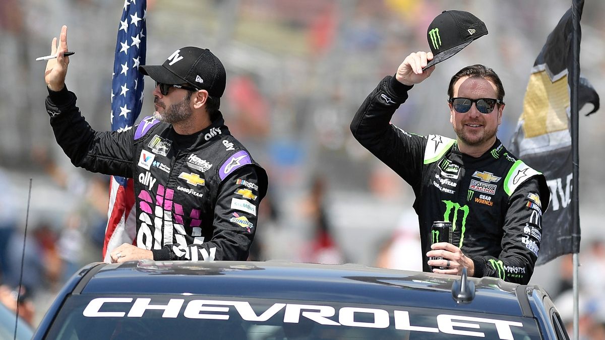 NASCAR at Darlington Odds, Picks: Why Bettors Should Target the Jimmie Johnson vs. Kurt Busch Driver Matchup article feature image