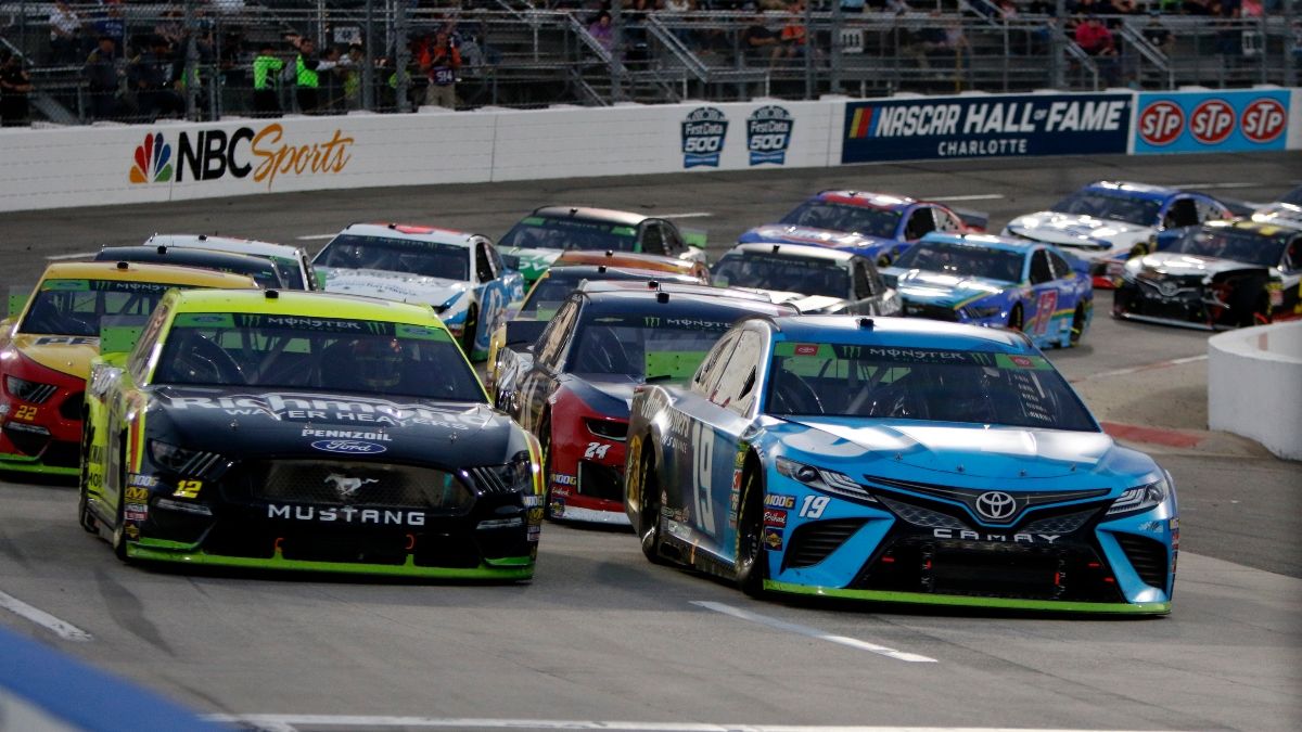 NASCAR at Martinsville DraftKings Picks: Dominators, Fades & DFS Strategy for Wednesday’s Blue-Emu Maximum Pain Relief 500 article feature image