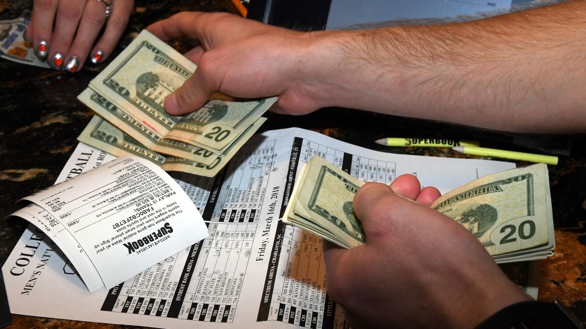 A Digital Vegas? Nevada Takes First Step Toward Cashless Sports Betting article feature image