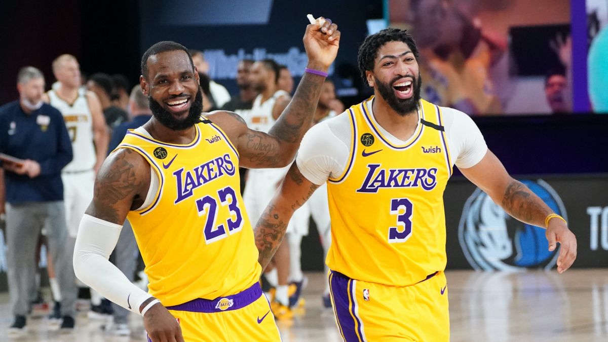 Lakers vs. Rockets Promos: Bet $20, Win $125 if Lakers Have at Least 1 Slam Dunk article feature image