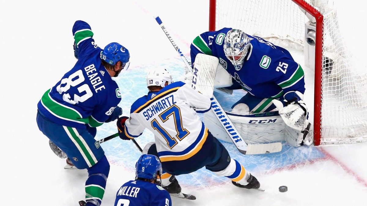 Sunday NHL Betting Odds, Picks & Predictions: Vegas Golden Knights vs. Vancouver Canucks Game 1 Preview (Aug. 23) article feature image