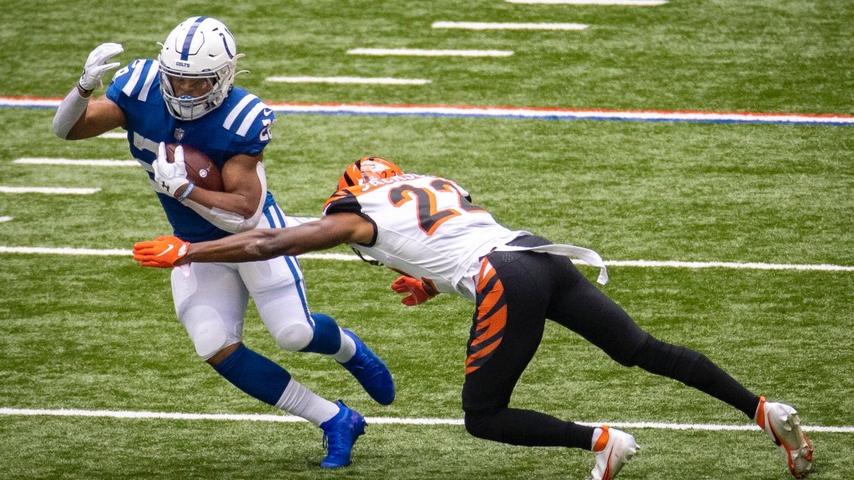 NFL Week 7 Fantasy Buy/Sell Trade Targets: Stock Rising On Colts’ Taylor article feature image