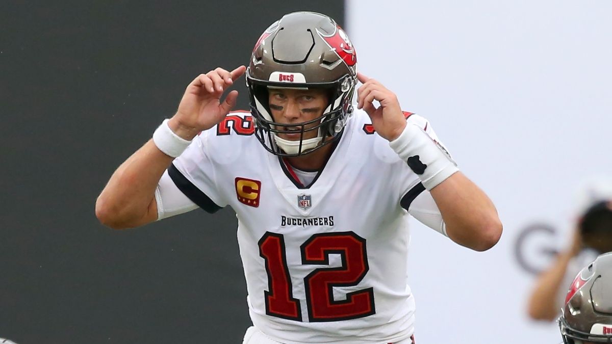 Tampa Bay Buccaneers vs. Chicago Bears Betting Odds: Sharps Fading Tom Brady on Thursday Night Football article feature image