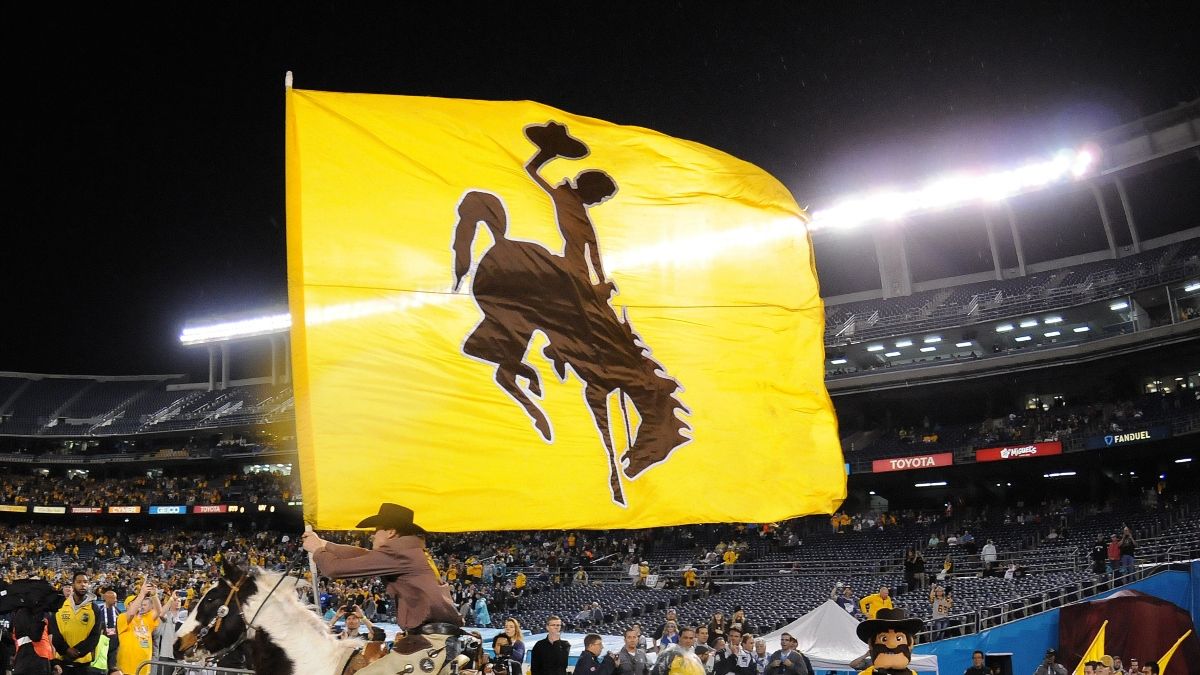 College Football Weather: How Will Wind Affect Hawaii vs. Wyoming Betting Odds? (Friday, Oct. 30) article feature image