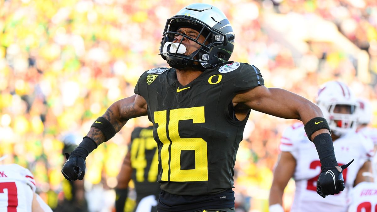 College Football Odds & Picks For Stanford vs. Oregon: Betting Value Lies With Ducks article feature image