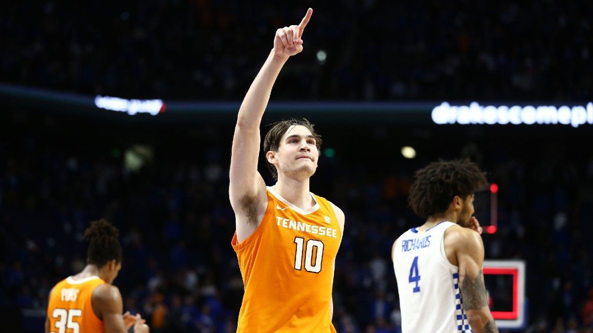 College Basketball Odds & Picks for Cincinnati vs. Tennessee: Betting Value on the Volunteers article feature image