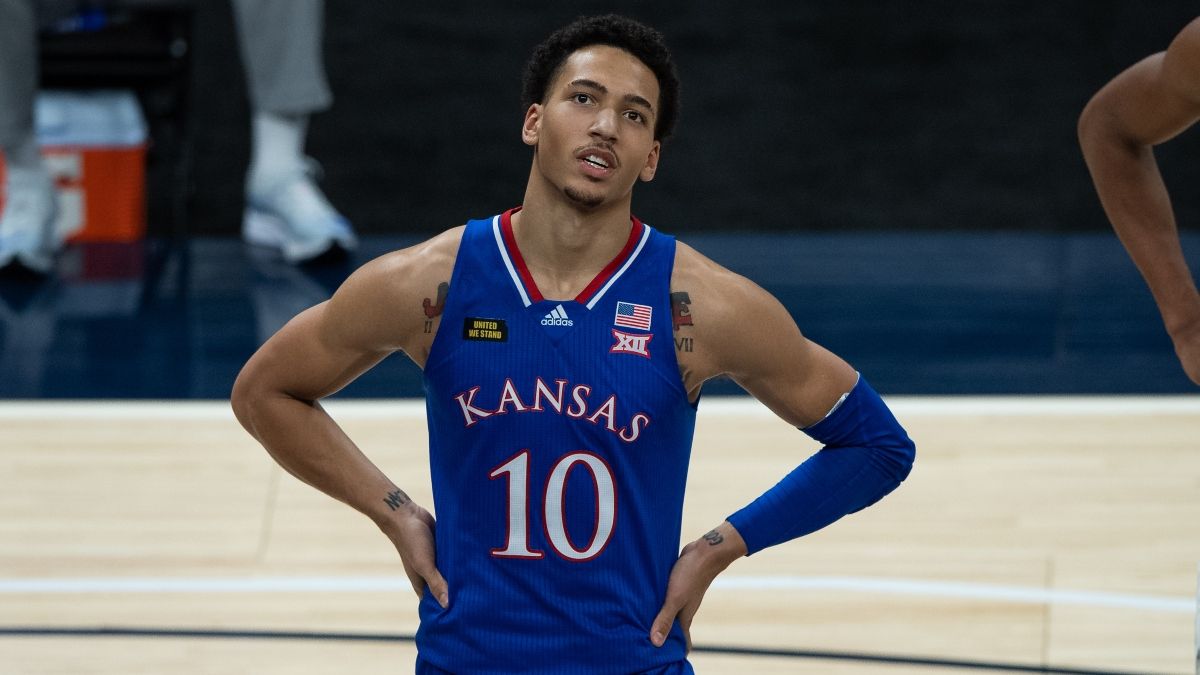 College Basketball Odds & Picks for Omaha vs. Kansas: The Winning Betting System for Friday Night’s Matchup article feature image