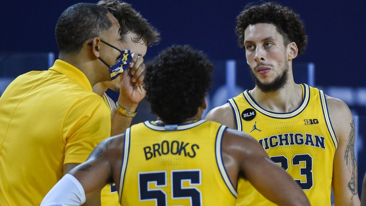 College Basketball Christmas Day Odds & Picks: Michigan Meets Nebraska in First Road Game article feature image