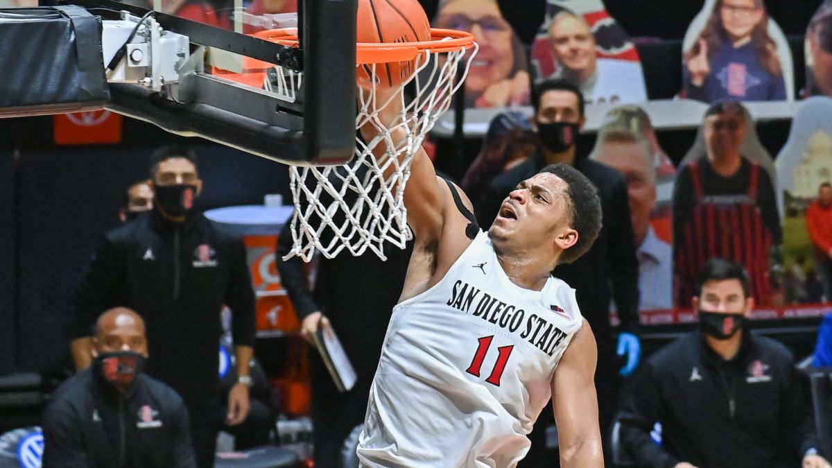 Saint Mary’s vs. San Diego State College Basketball Odds & Picks: Back Aztecs to End Gaels’ Winning Streak article feature image