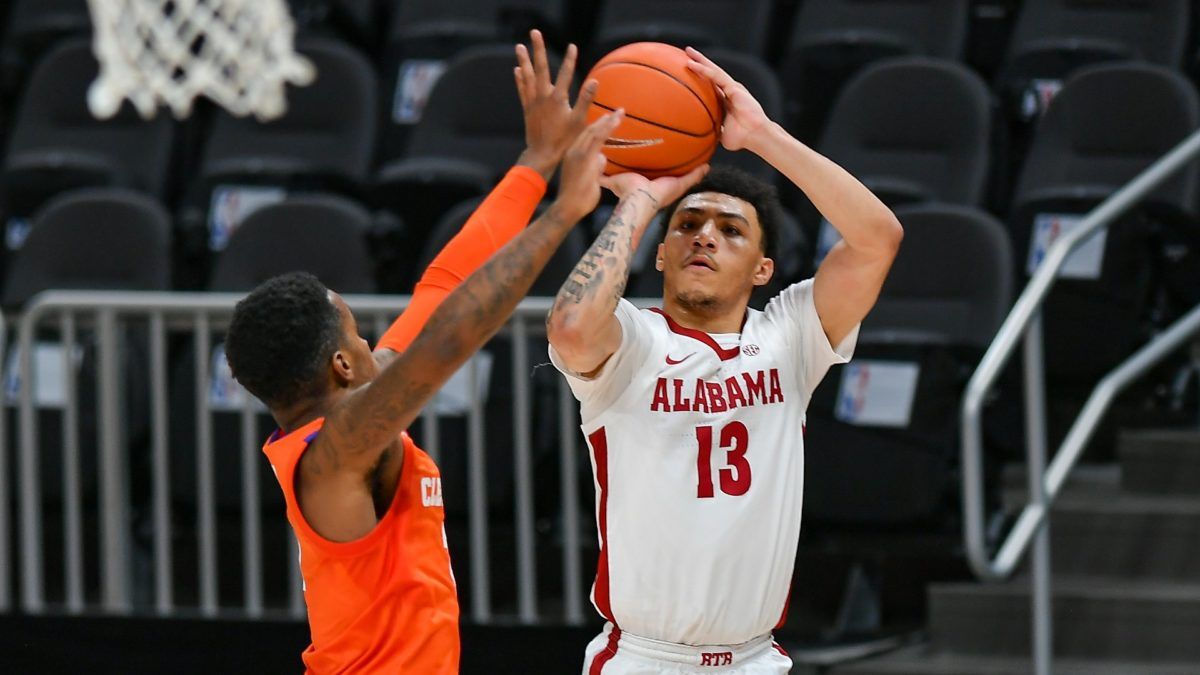 Odds & Pick for Alabama vs. Kentucky Basketball: Bet the Crimson Tide in SEC Showdown article feature image