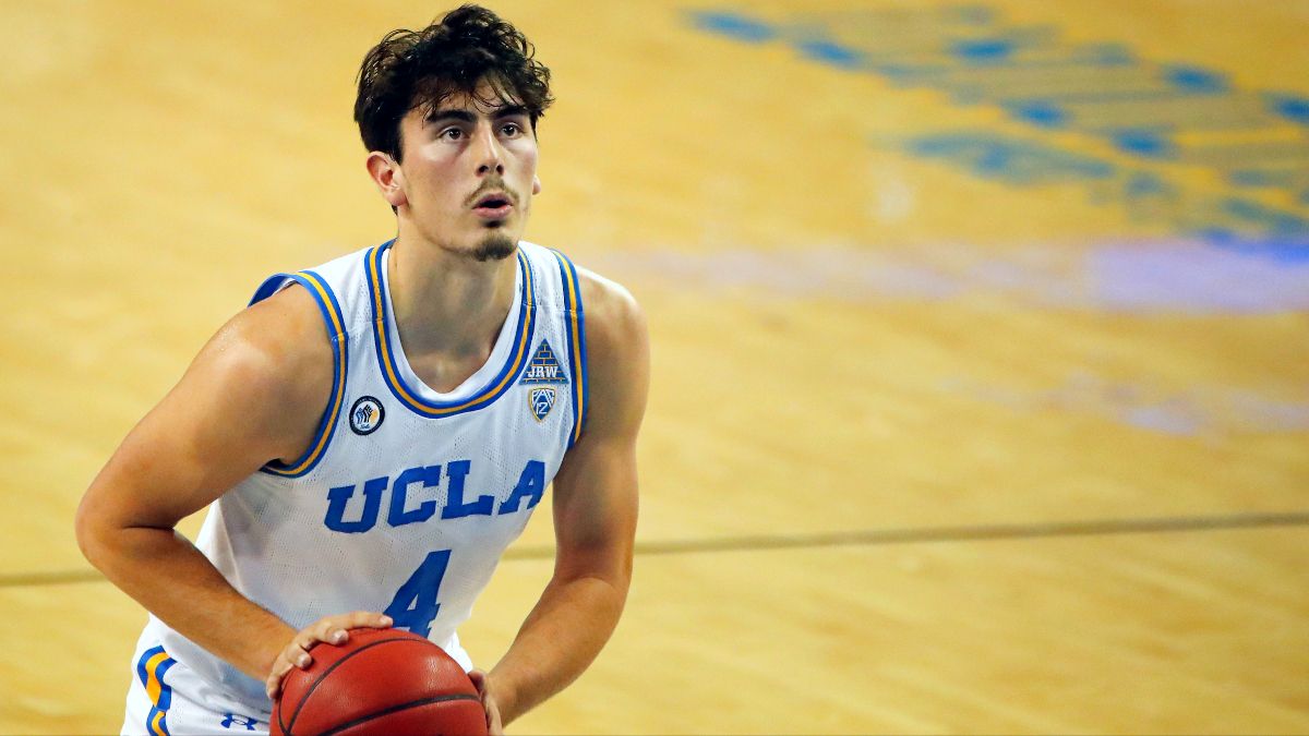 Odds & Pick for UCLA vs. Arizona Basketball: Betting Value on Saturday’s Pac-12 Over/Under article feature image