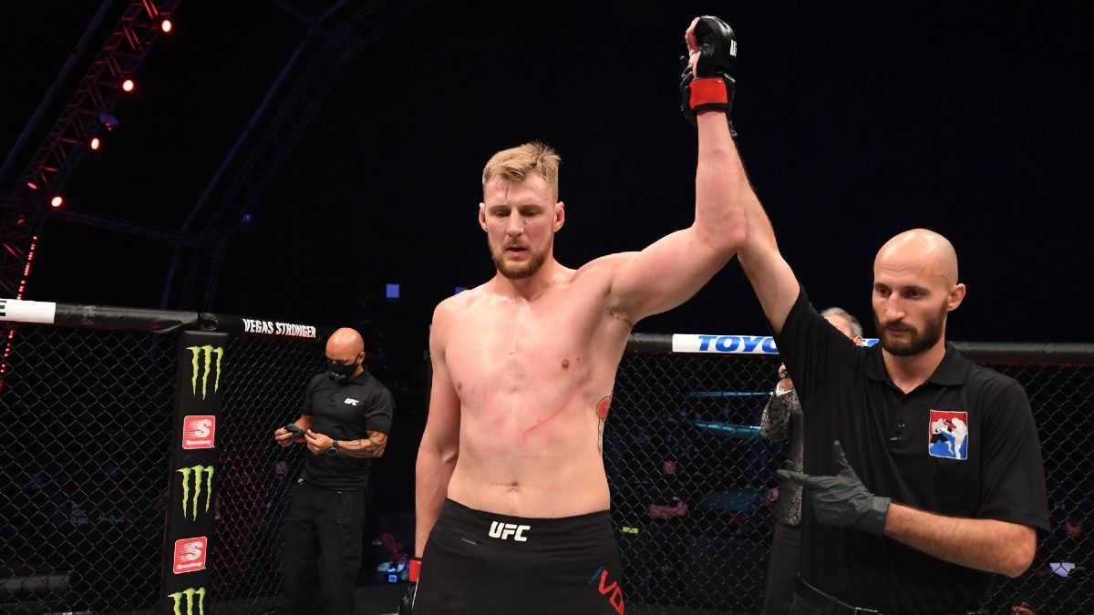 UFC Fight Night Odds: Alexander Volkov Favored to Beat Alistair Overeem in Heavyweight Slugfest article feature image