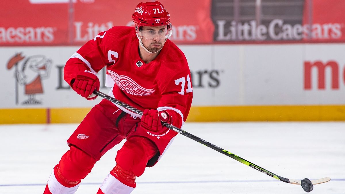 NHL Odds & Picks for Red Wings vs. Lightning: Bet Detroit to Keep It Close (Feb. 3) article feature image