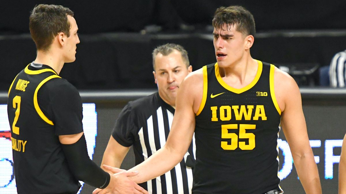 Odds & Pick for Ohio State vs. Iowa College Basketball: Bank on Home Bounce-Back for the Hawkeyes article feature image
