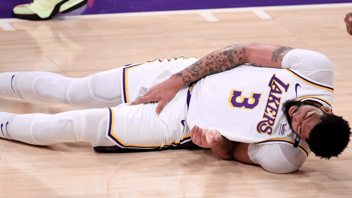 Anthony Davis Injured: How Betting Odds Moved Between Lakers & Suns for Game 5 article feature image
