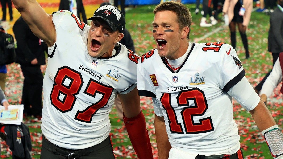 FanDuel Arizona Promo: Bet $5, Win $200 if the Buccaneers Beat the Cowboys! article feature image