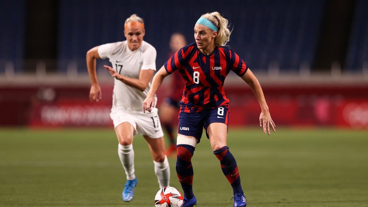 Women S Soccer Olympics 2021 Groups Uswnt Olympics Group Features Sweden Two Ex Us Coaches Sports Illustrated America S Megan Rapinoe Is Closed Down By Australia S Chloe Logarzo During Their Group G Match Manalstrickland40