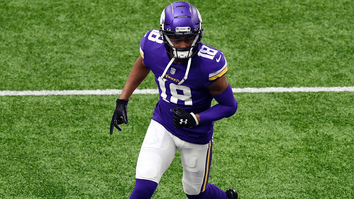 Justin Jefferson Leaves Vikings Practice With Apparent Shoulder Injury