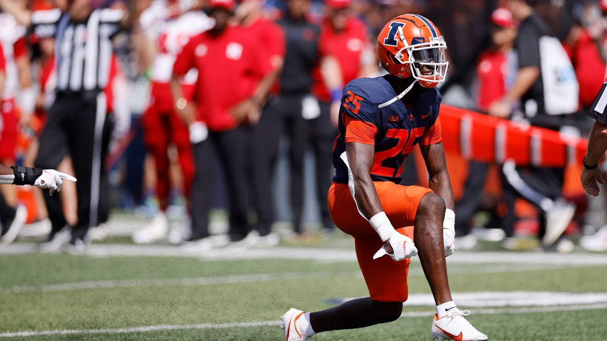 College Football Odds, Picks, Predictions for Charlotte vs. Illinois: Will Illini Cruise to Victory? article feature image