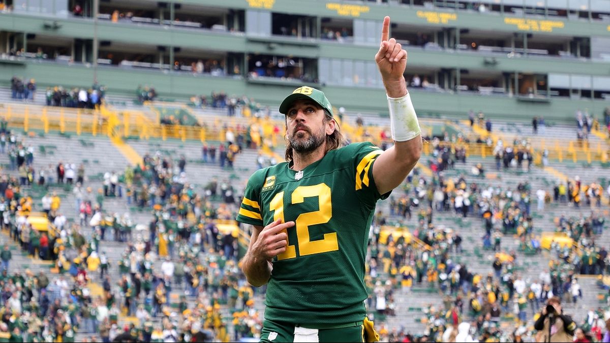 Aaron Rodgers Converts Portion of NFL Salary into Bitcoin, Will Give Away $1M in BTC article feature image