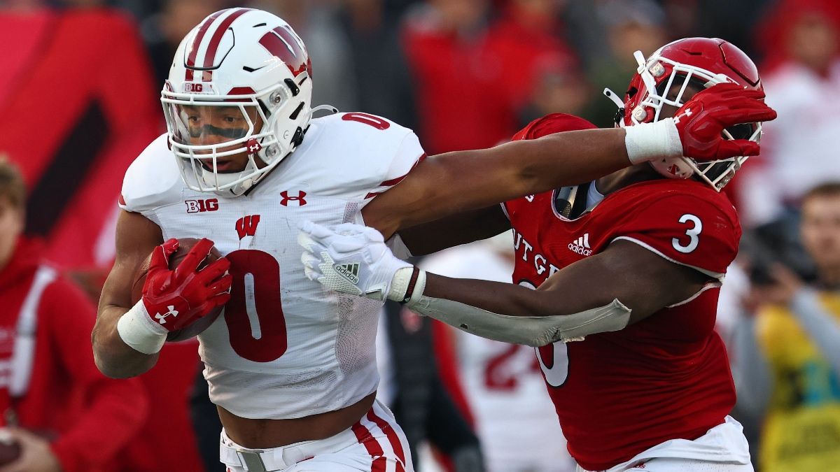 Northwestern vs. Wisconsin College Football Odds & Picks: Big Ten Matchup Should Be Low-Scoring article feature image
