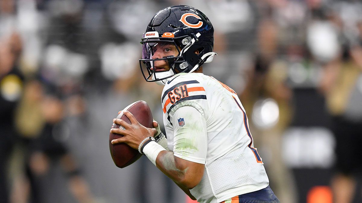 Bears vs. Vikings PrizePicks Promo: Win $100 if Justin Fields Throws for 1+ Yard! article feature image