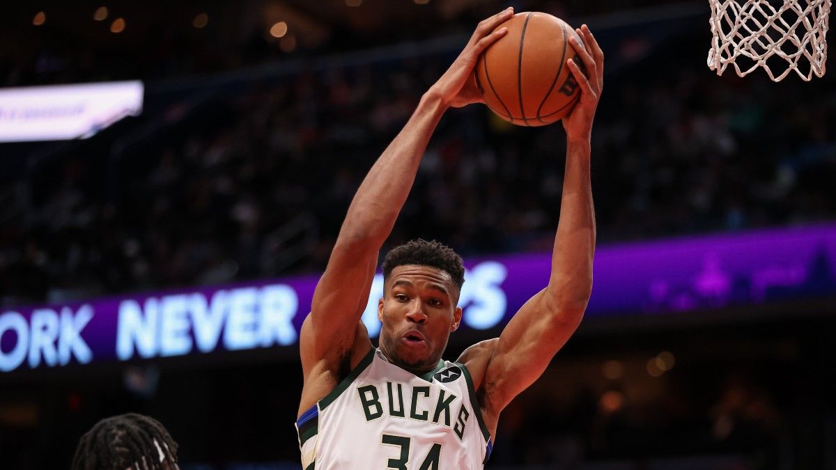 Bucks vs. 76ers Odds, Betting Prediction: Sharps Backing Favored Milwaukee on Spread (Nov. 9) article feature image