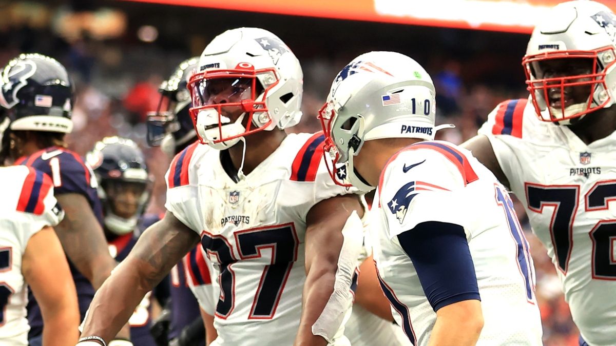 NFL Player Props: Damien Harris, Hunter Henry, More PrizePicks Plays For Patriots-Falcons On Thursday Night article feature image