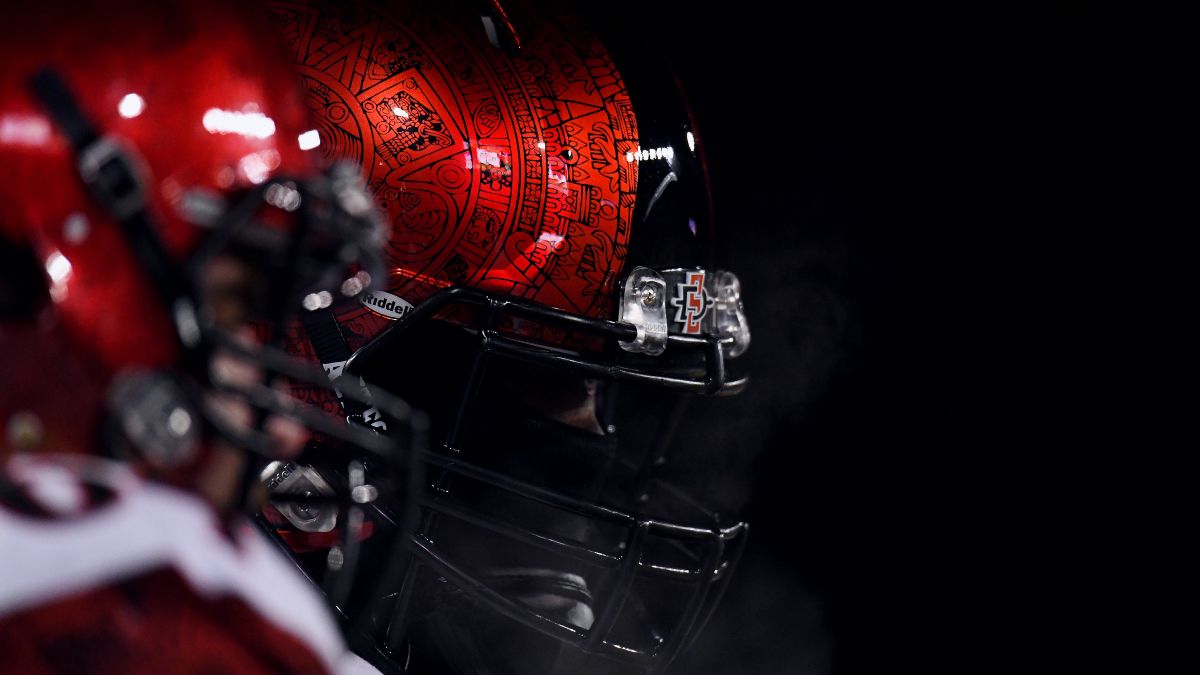 Friday College Football Odds, Picks: Our Bets for Tonight’s 5 Games, Including UNLV vs. San Diego State (Nov. 19) article feature image