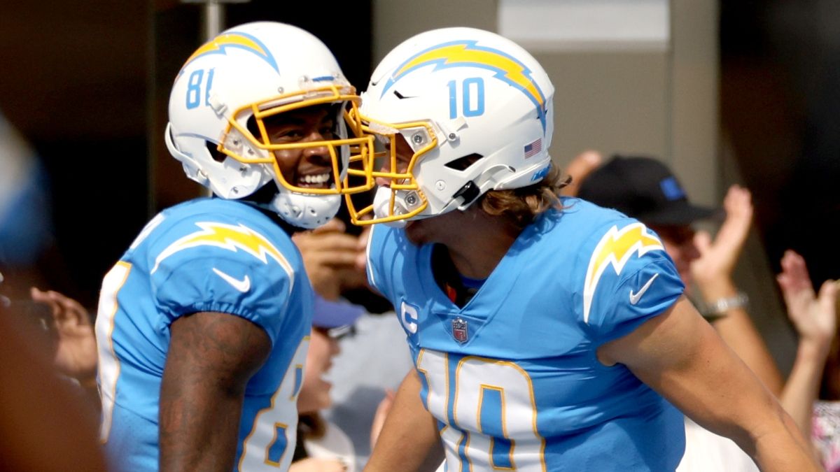 How Keenan Allen’s Absence Impacts Mike Williams, Justin Herbert, Jared Cook, Josh Palmer In Fantasy Football article feature image