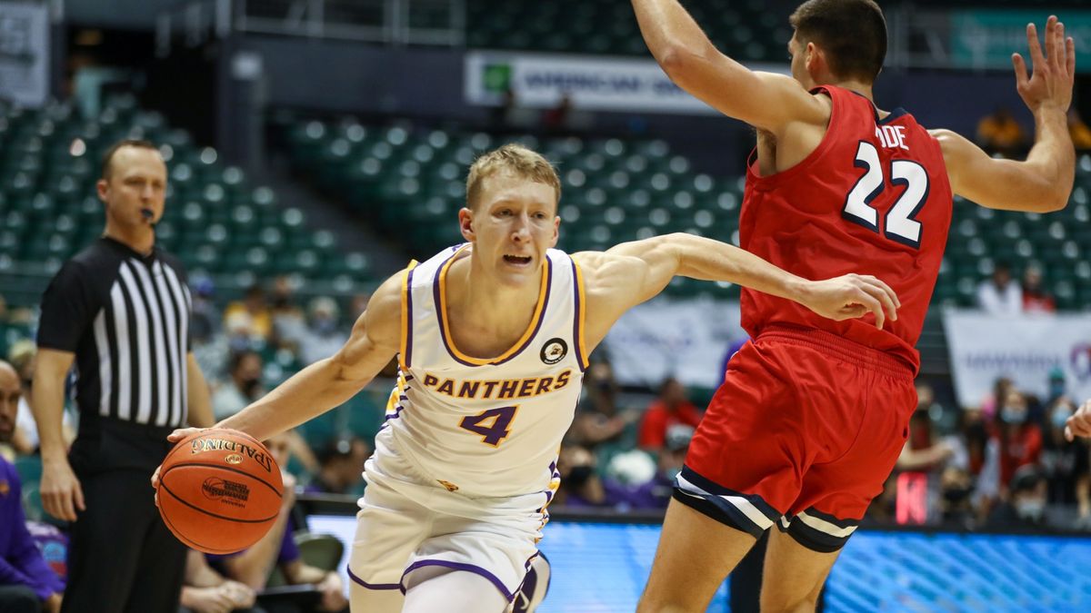 College Basketball Odds & Picks: Our Staff’s 3 Best Bets for Thursday, Including Wyoming vs. Northern Iowa article feature image