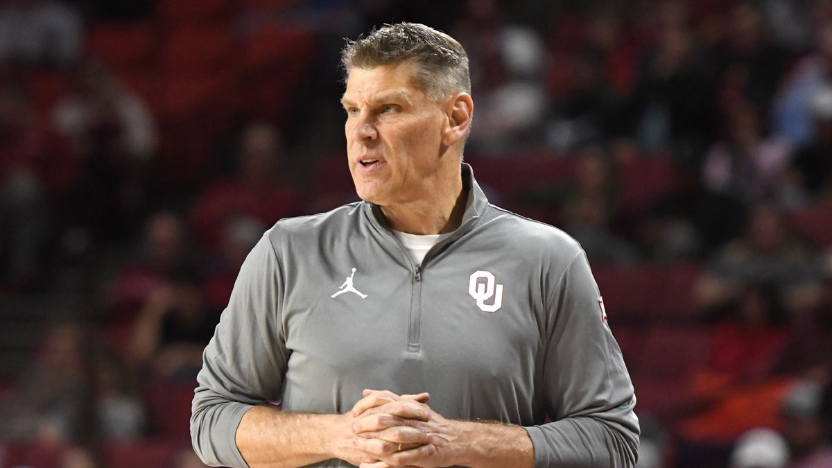 Kansas vs. Oklahoma College Basketball Betting System Picks: The 57% ATS Trend for Tuesday Night’s Matchup article feature image