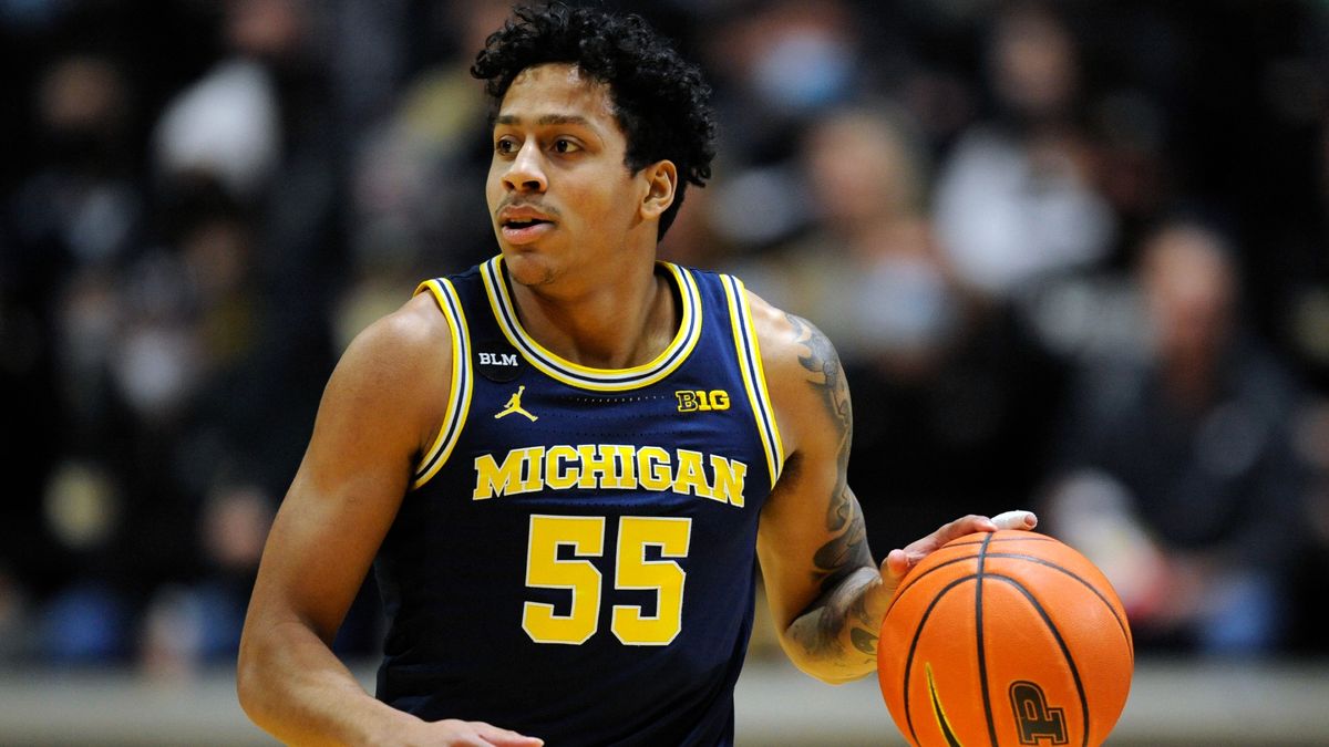 Sunday College Basketball Predictions: Profitable Pick for 4 Games, Including Michigan vs. Wisconsin (Feb. 20) article feature image