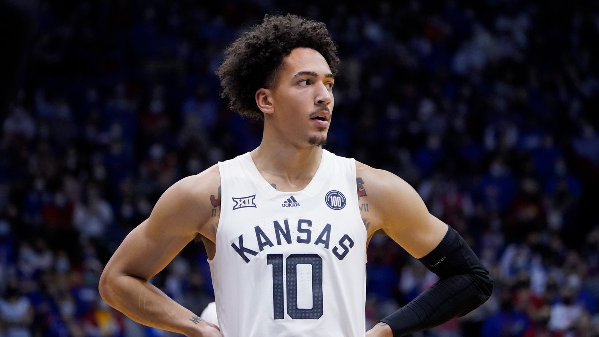 College Basketball Odds, Picks, Predictions for Kansas State vs. Kansas (Tuesday, February 22) article feature image
