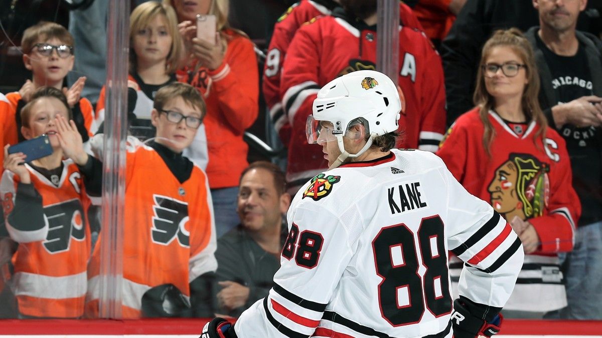 Blackhawks vs. Flyers Odds: Betting Data, Trends, Popular Picks for Saturday’s Game article feature image