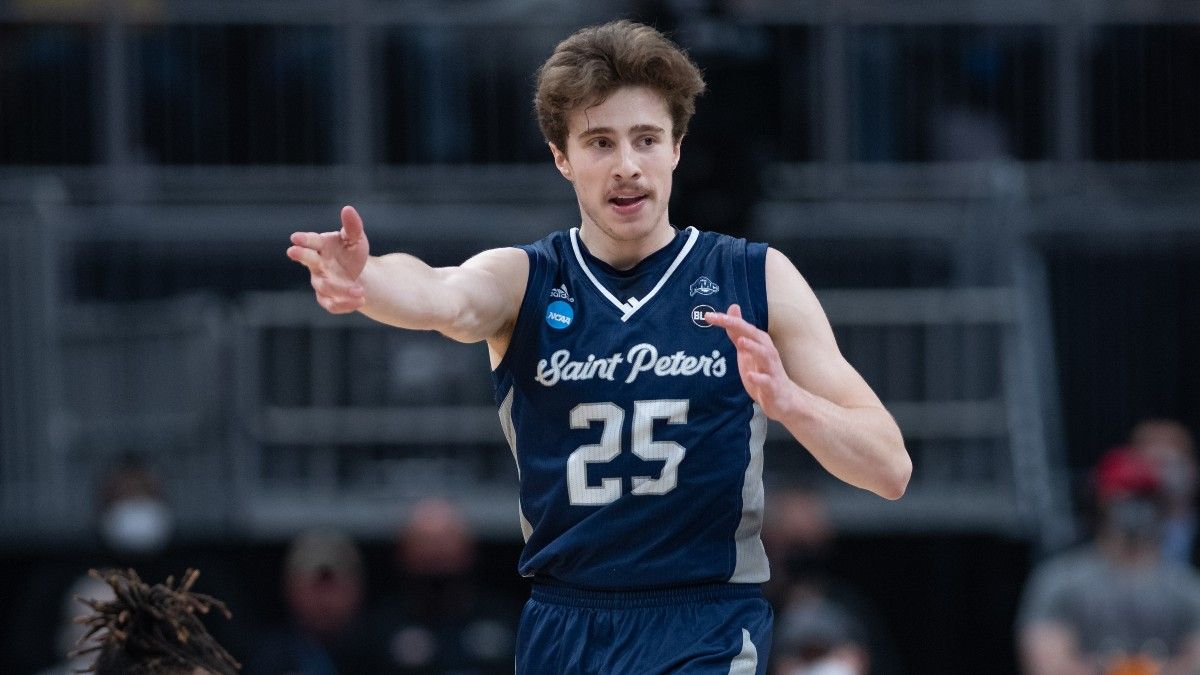 Saint Peter’s vs. North Carolina Elite Eight Odds, Picks, Predictions: Sharps, Experts Betting Sunday’s Over/Under article feature image