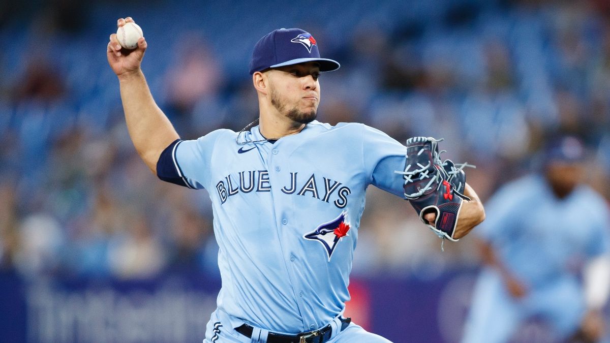 MLB Odds & Picks for Blue Jays vs. Cardinals: Why to Target Monday’s Total article feature image