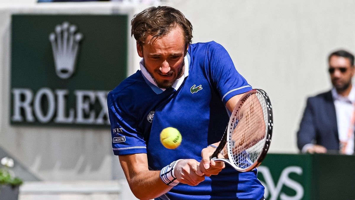 Thursday French Open Odds, Preview, Picks: Medvedev to Be Challenged By Djere (May 26) article feature image
