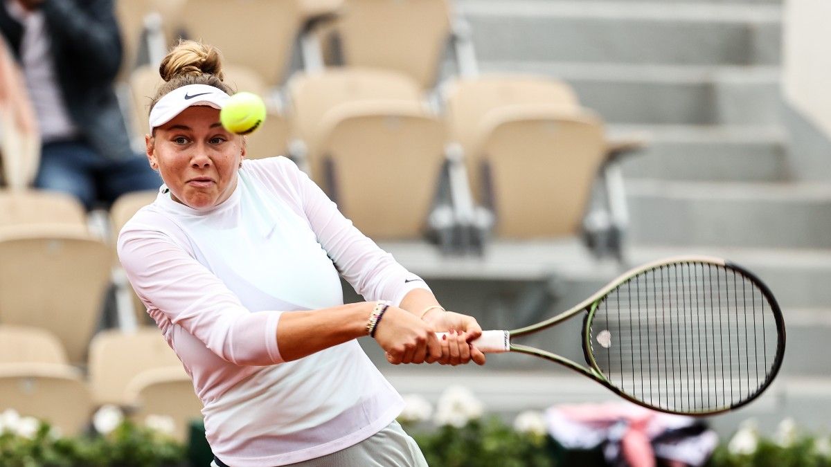 2022 French Open Picks, Analysis: Odds & Best Bets For Sasnovich-Trevisan, Anisimova-Fernandez article feature image