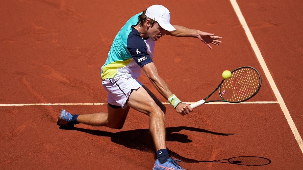 Monday ATP Rome Odds, Predictions, Analysis: Marcos Giron & Alex de Minaur Highlight Best Bets (May 9) article feature image