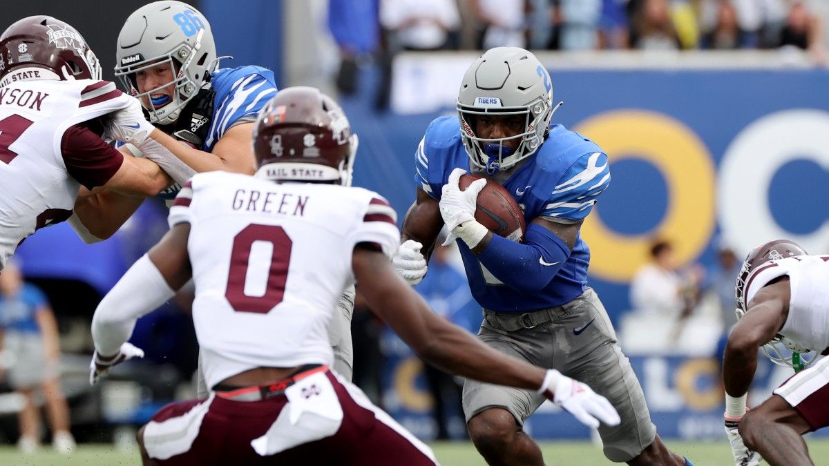 Week 1 College Football Line Moves: Memphis vs. Mississippi State, Pitt vs. West Virginia Lead Popular Bets article feature image