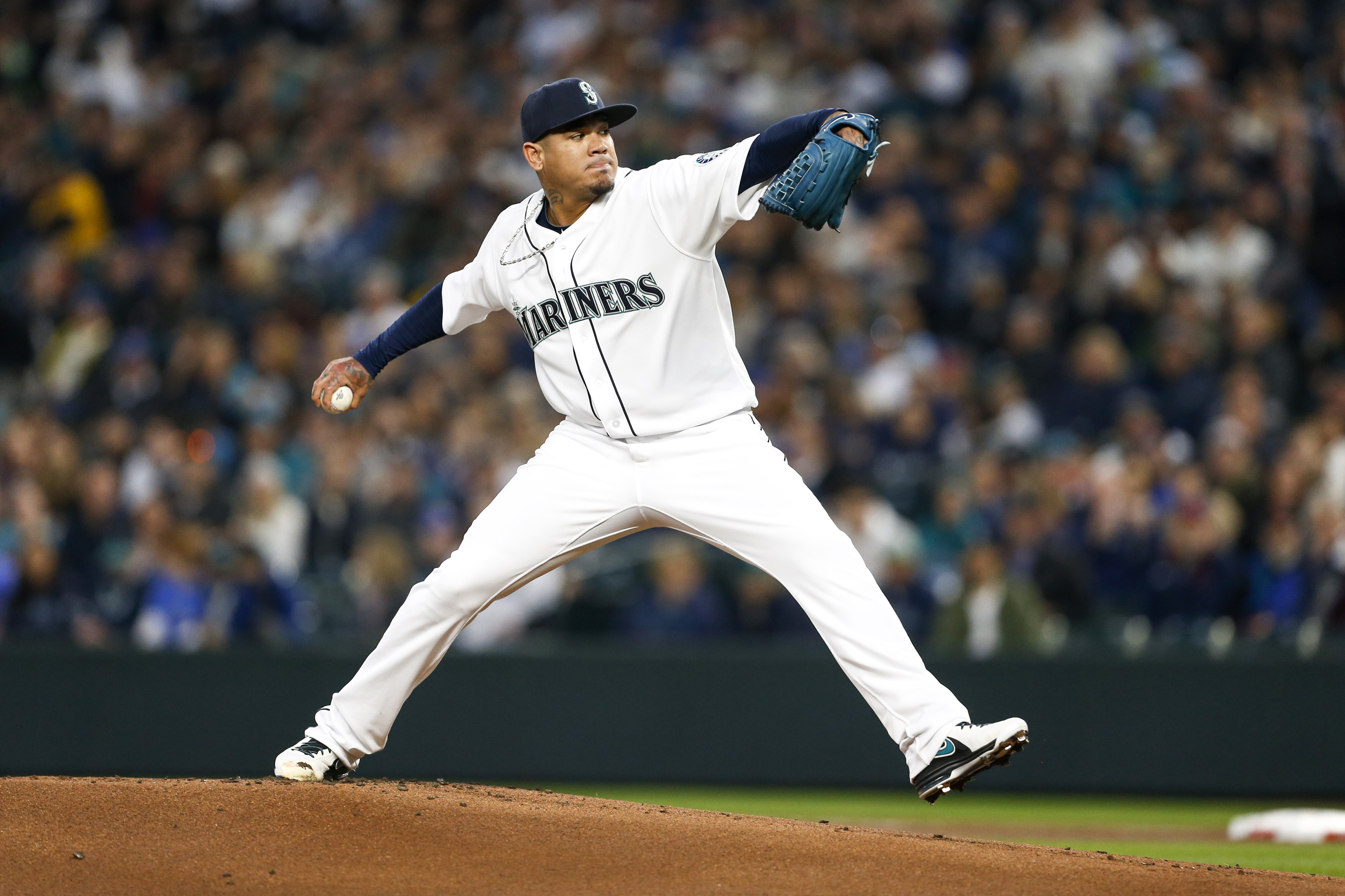 Friday Sharp Report: Pros Betting Rockies-Mariners, Two Other Games article feature image