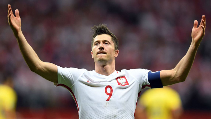 Robert Lewandowski Will Need to Put Poland On His Shoulders article feature image