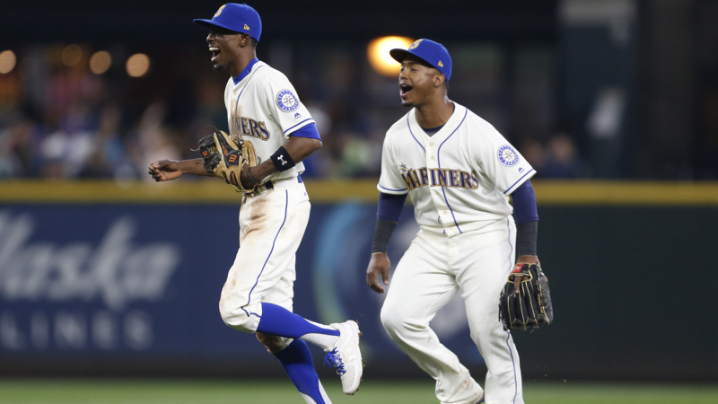 MLB Betting Notes: Mariners Look to Keep Rolling Against Reeling Rays article feature image