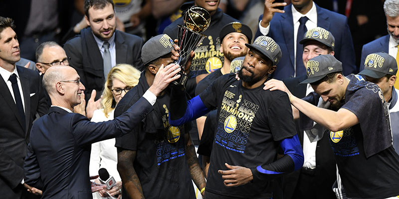 Kevin durant lifting nia mvp trophy
