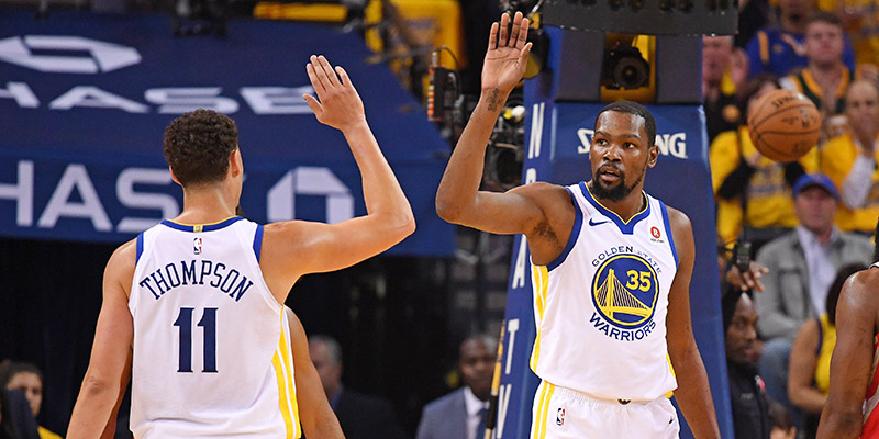 Klay Thompson and Kevin Durant high-fiving